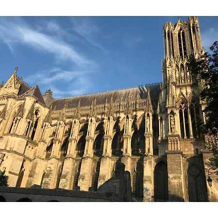 Chez La Reg'- Aux Pieds De La Cathedrale Apartman Reims Kültér fotó