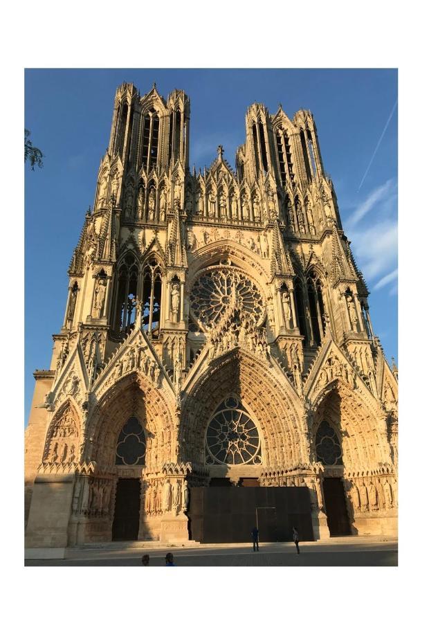 Chez La Reg'- Aux Pieds De La Cathedrale Apartman Reims Kültér fotó