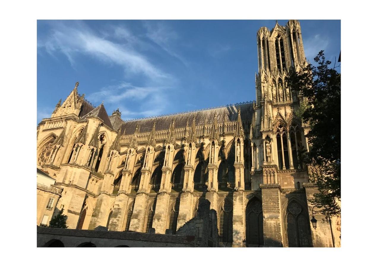 Chez La Reg'- Aux Pieds De La Cathedrale Apartman Reims Kültér fotó